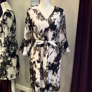 Banana Republic Black & White Floral Tie Waist Bell Sleeves Dress Size Small